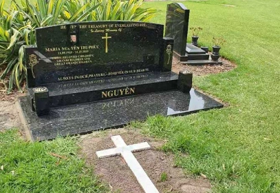 Personalised memorial headstone design
